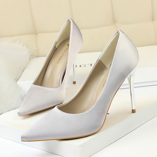 2020 .5cm high heels woman pointed to the silk bombs formal wedding party satin scarpin blue lady plus size 43 luxury shoes h8m1, Black
2020 .5cm high heels woman pointed to the silk bombs formal wedding party satin scarpin blue lady plus size 43 luxury shoes h8m1, Black