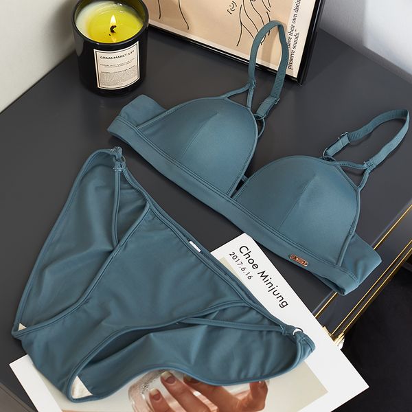 wriufred ultra-thin triangle cup bra set female seamless underwear suit comfortable girl bralette push up bras summer c1211, Black;white
wriufred ultra-thin triangle cup bra set female seamless underwear suit comfortable girl bralette push up bras summer c1211, Black;white