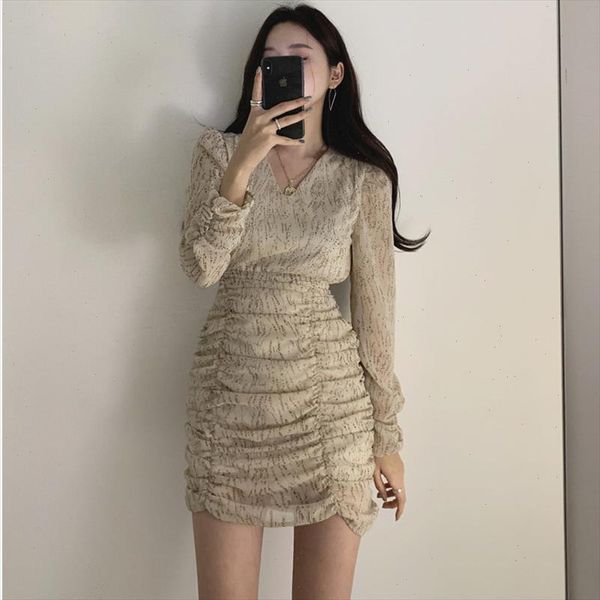2021 chic chiffon pleated high waist office lady vintage gentle print floral v neck slender mini dresses, Black;gray
2021 chic chiffon pleated high waist office lady vintage gentle print floral v neck slender mini dresses, Black;gray