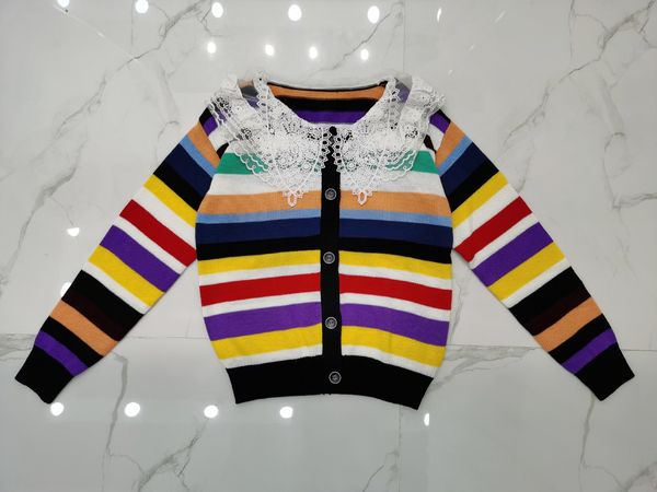 1020 2021 autumn brand same style button regular striped long sleeve v neck kint sweater striped red women clothes, White;black
1020 2021 autumn brand same style button regular striped long sleeve v neck kint sweater striped red women clothes, White;black