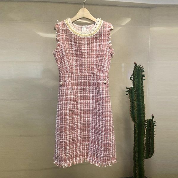 2020 autumn winter sleeveless tweed dress new fashion women plaid tassel beading ladies dress vintage tank party vestidos, Black;gray
2020 autumn winter sleeveless tweed dress new fashion women plaid tassel beading ladies dress vintage tank party vestidos, Black;gray