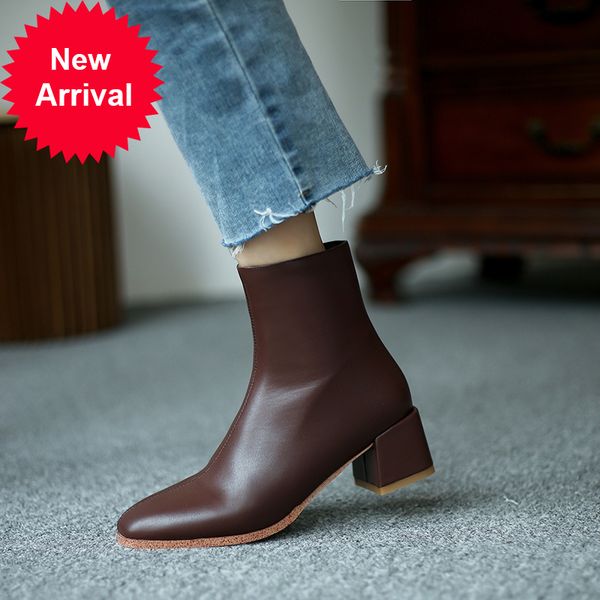 2021 the new casual simple-style round-ankle fashion black zipper medium heels with motorcycle boots women's shoes 4y41
2021 the new casual simple-style round-ankle fashion black zipper medium heels with motorcycle boots women's shoes 4y41