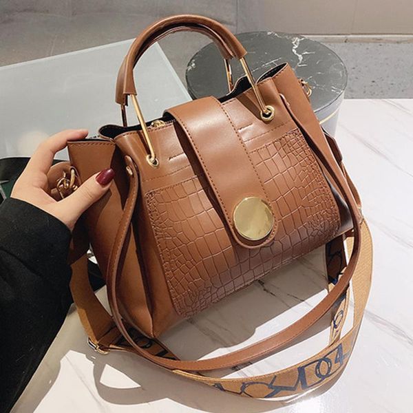 shoulder bags crocodile pattern bucket bag leather for women 2021 fashion metal handle handbags large capacity lady casual tote
shoulder bags crocodile pattern bucket bag leather for women 2021 fashion metal handle handbags large capacity lady casual tote