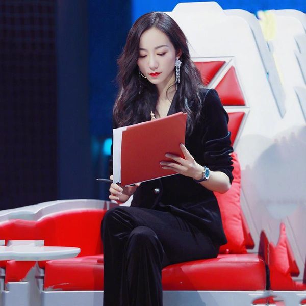 autumn new star han xueli velvet suit a particular big yards fat younger sister temperament show thin suit female1, White;black
autumn new star han xueli velvet suit a particular big yards fat younger sister temperament show thin suit female1, White;black