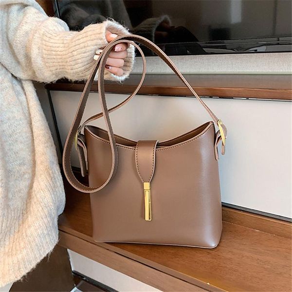 niche design retro handbags 2021 new shoulder bag popular fashion messenger bucket bag underarm dual-use width: 24cm
niche design retro handbags 2021 new shoulder bag popular fashion messenger bucket bag underarm dual-use width: 24cm