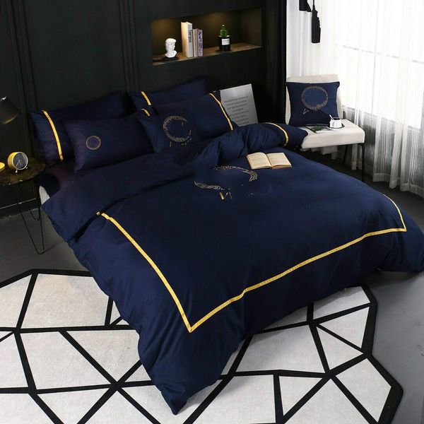 2020 v designer bed comforters sets king size dark navy designer pillow cases bed sheets gold letter popular fashion designer bedding sets
2020 v designer bed comforters sets king size dark navy designer pillow cases bed sheets gold letter popular fashion designer bedding sets