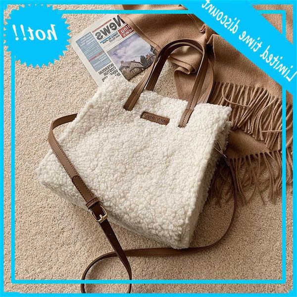 lambs pluche large capacity tas women 2021 herfst and winter new fashion handbag
lambs pluche large capacity tas women 2021 herfst and winter new fashion handbag