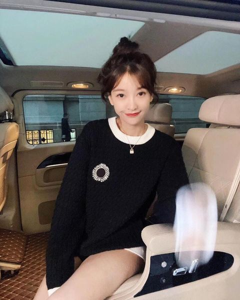 women's sweaters 2021 brand design runway fashion winter autumn letters logo drill badge contrast color twist knit sweater for women 30, White;black
women's sweaters 2021 brand design runway fashion winter autumn letters logo drill badge contrast color twist knit sweater for women 30, White;black