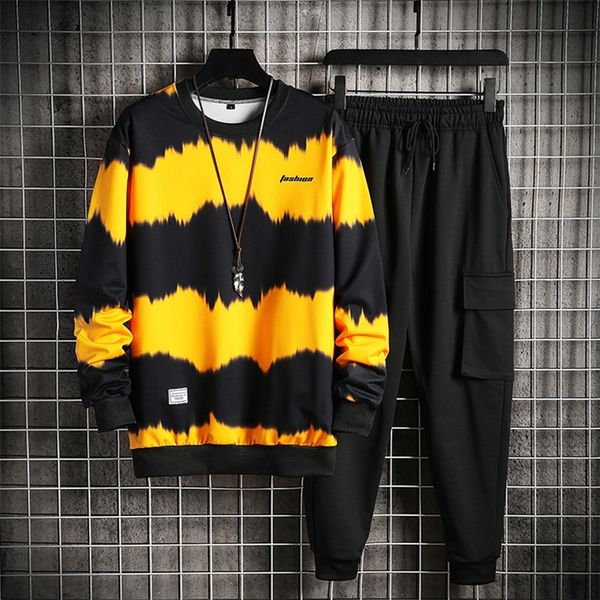 autumn men sets hip hop 2 pcs set casual high street fashion clothes men long sleeve sweatshirt and pants set men tracksuit 201118, Gray
autumn men sets hip hop 2 pcs set casual high street fashion clothes men long sleeve sweatshirt and pants set men tracksuit 201118, Gray