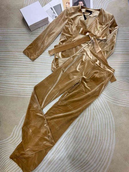 fashion women's two piece pants velvet coat and pant metal letter brooch 5a quality womens designer clothing news casual tracksuit suit, White
fashion women's two piece pants velvet coat and pant metal letter brooch 5a quality womens designer clothing news casual tracksuit suit, White