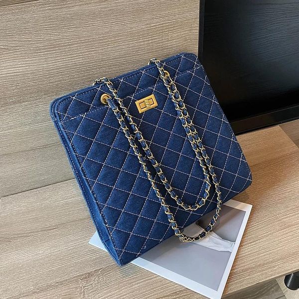 shoulder bags original design bag texture 2021 fashion all-match rhombus chain messenger female large capacity tote
shoulder bags original design bag texture 2021 fashion all-match rhombus chain messenger female large capacity tote