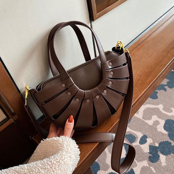 2021 autumn and winter new fashion ladies texture western personality messenger bag retro all-match handbag small bag female
2021 autumn and winter new fashion ladies texture western personality messenger bag retro all-match handbag small bag female