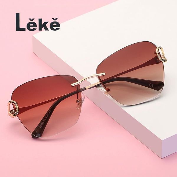 2021 leke fashion acetate designer new oversized vintage woman shades brand sunglasses, White;black
2021 leke fashion acetate designer new oversized vintage woman shades brand sunglasses, White;black