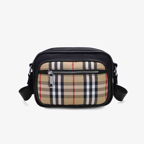 bags handbags 2022 women's canvas checked large capacity splicing contrast wide shoulder belt single messenger, Black;red
bags handbags 2022 women's canvas checked large capacity splicing contrast wide shoulder belt single messenger, Black;red