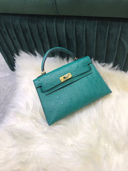 brand bag,mini size 19.5cm,,real ostrich leatherfully handmade,wax stitching, green ect 8colors,wholesale price,fast deliver
brand bag,mini size 19.5cm,,real ostrich leatherfully handmade,wax stitching, green ect 8colors,wholesale price,fast deliver