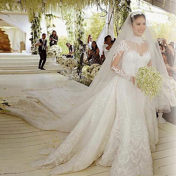 luxury long cathedral train lace wedding dresses high neck long sleeves full appliqued beads sequins 2021 spring chapel outdoor bridal gowns, White
luxury long cathedral train lace wedding dresses high neck long sleeves full appliqued beads sequins 2021 spring chapel outdoor bridal gowns, White