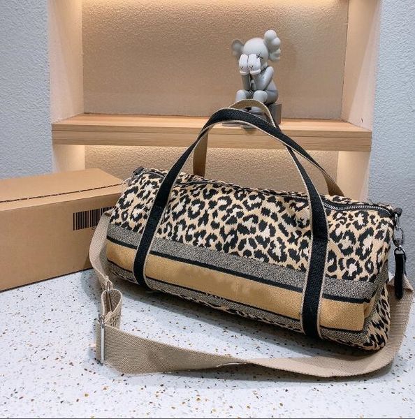 designer luxury handbag large capacity women travel bags 2021 sale quality men shoulder duffel bags carry on luggage bottom
designer luxury handbag large capacity women travel bags 2021 sale quality men shoulder duffel bags carry on luggage bottom
