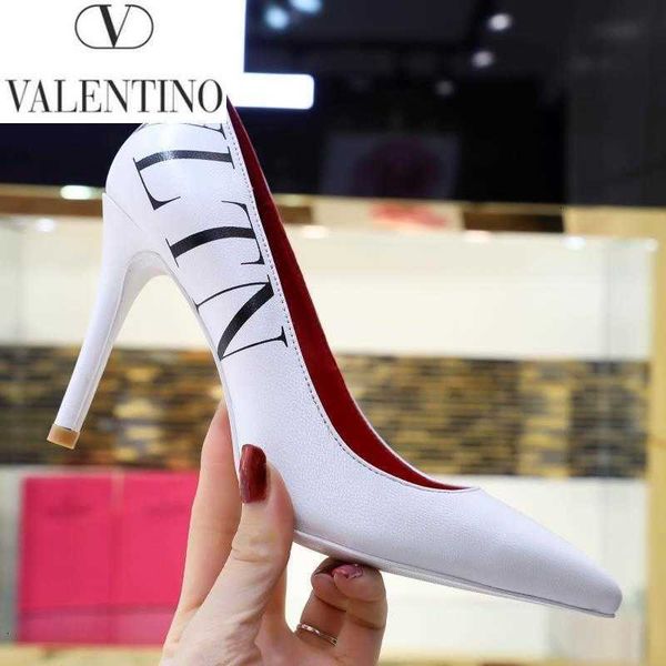 slides brand women high heels sandals slippers mules designer pumps loafers ballerinas sneakers dress shoes luxury hr63, Black;white
slides brand women high heels sandals slippers mules designer pumps loafers ballerinas sneakers dress shoes luxury hr63, Black;white