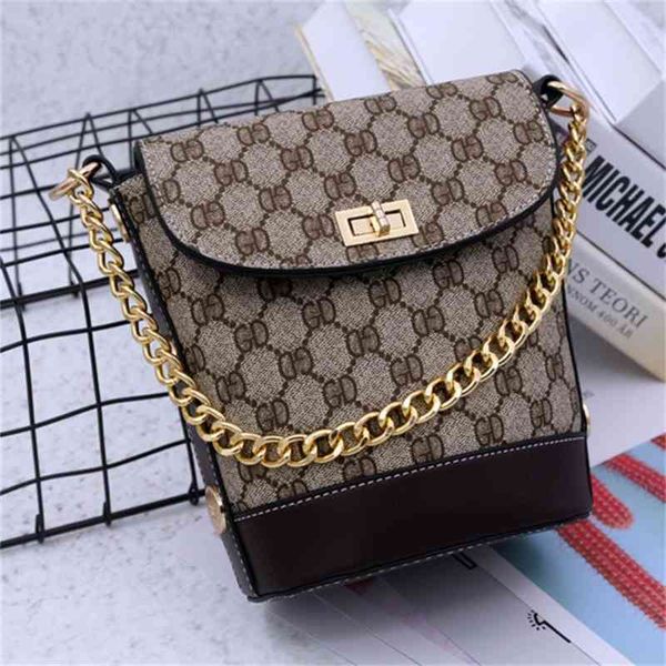 handbag women's new spring and summer women's diagonal cross style printed bucket chain handle wind bag
handbag women's new spring and summer women's diagonal cross style printed bucket chain handle wind bag