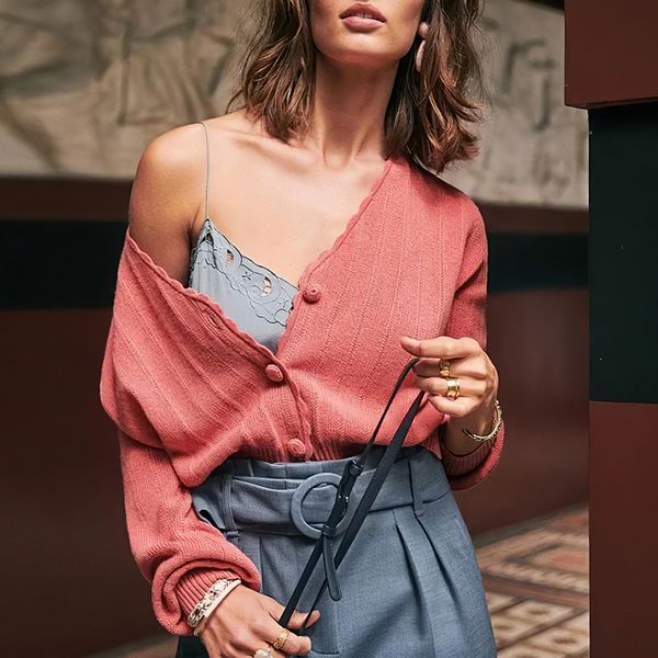 2021 new ribbed autumn casual v neck long sleeve elegant knitted sweater vintage cardigan women winter office lady 8621, White;black
2021 new ribbed autumn casual v neck long sleeve elegant knitted sweater vintage cardigan women winter office lady 8621, White;black