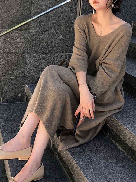 casual dresses 2022 autumn winter korean loose v-neck solid color bottom sweater women's over knee large knitted dresses, Black;gray
casual dresses 2022 autumn winter korean loose v-neck solid color bottom sweater women's over knee large knitted dresses, Black;gray