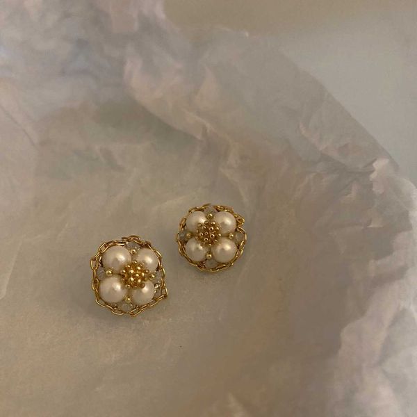 202 hand made weaving temperament camellia small fragrance pearl earrings female earrings hair style romantic silver needle c7-2 
202 hand made weaving temperament camellia small fragrance pearl earrings female earrings hair style romantic silver needle c7-2