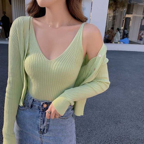 spring solid color knitted suit casual fashion single-breasted long-sleeve cardigan+short sling vest two-piece set femme 210526, White
spring solid color knitted suit casual fashion single-breasted long-sleeve cardigan+short sling vest two-piece set femme 210526, White