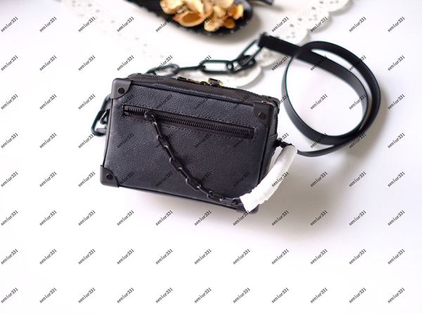 classic fashion leather, black flower handbag, suitable for men and women general shoulder bag, mini box, size 18.5*13*8
classic fashion leather, black flower handbag, suitable for men and women general shoulder bag, mini box, size 18.5*13*8