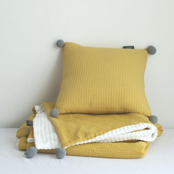 blankets 2layers thick flannel sofa throw,solid waffle grain couch decorative blanket with balls, furry sherpa lining adult
blankets 2layers thick flannel sofa throw,solid waffle grain couch decorative blanket with balls, furry sherpa lining adult