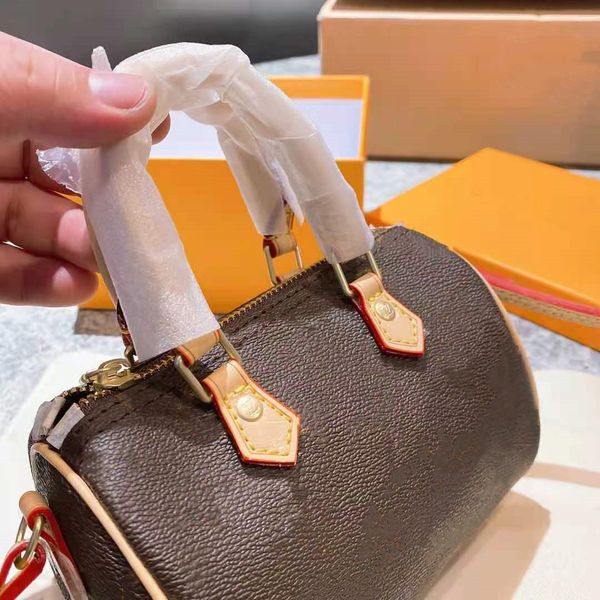 2020 new women messenger travel bag classic style fashion bags shoulder bags lady totes handbags 16 cm with key lock 112xcd
2020 new women messenger travel bag classic style fashion bags shoulder bags lady totes handbags 16 cm with key lock 112xcd