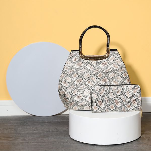 evening bag 2021 women's stone grain fine diamond handbag single shoulder messenger shell mother and son
evening bag 2021 women's stone grain fine diamond handbag single shoulder messenger shell mother and son
