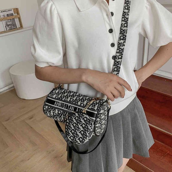 72% off bag trendy large capacity women's new printed foreign style fashion one shoulder temperament letter cylinder messenger ky35
72% off bag trendy large capacity women's new printed foreign style fashion one shoulder temperament letter cylinder messenger ky35