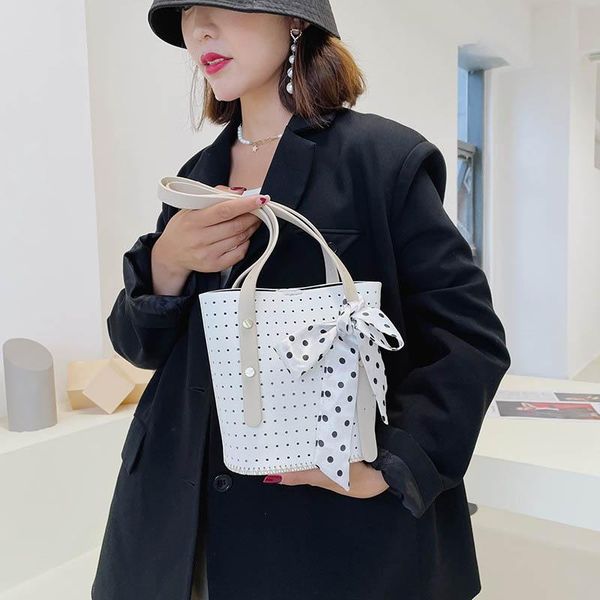 evening bags 2021 summer hollow woven handbags fashion ladies bow large capacity shoulder bag pu leather armpit purse
evening bags 2021 summer hollow woven handbags fashion ladies bow large capacity shoulder bag pu leather armpit purse
