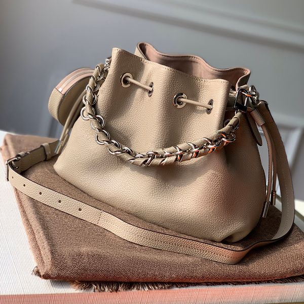 new style bucket bag it is made of cut out calfskin and 35480 its perforation is slowly outlined match braided handle atmosphere fashionbag
new style bucket bag it is made of cut out calfskin and 35480 its perforation is slowly outlined match braided handle atmosphere fashionbag