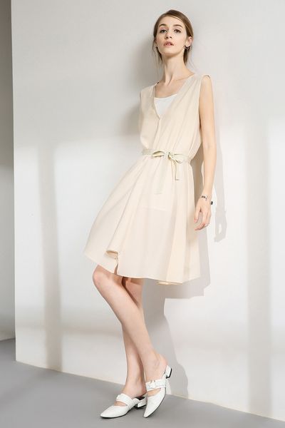 2021 new summer fashion elegant office lady v-neck sleevsless party tie bw design chiffon vest black beige es mtzm, Black;gray
2021 new summer fashion elegant office lady v-neck sleevsless party tie bw design chiffon vest black beige es mtzm, Black;gray