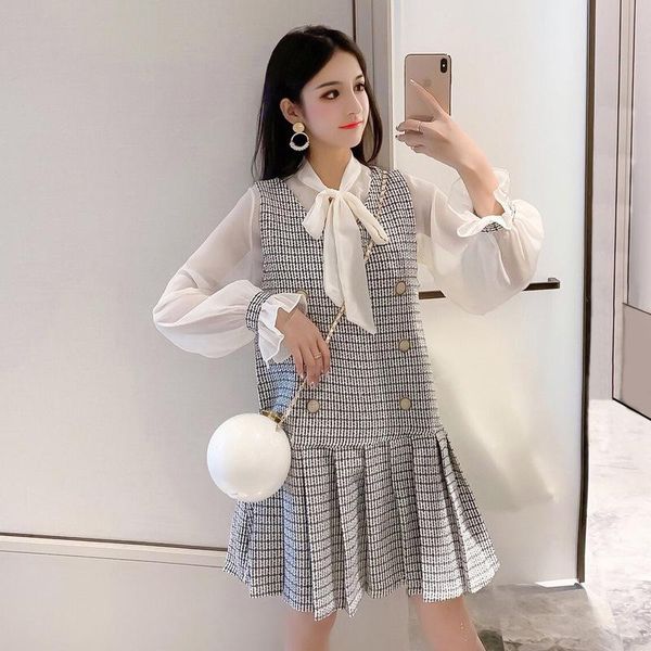 two piece dress han edition of 2021 autumn winters small sweet wind horn sleeve shirt + vest two-piece falbala grid cloth, White
two piece dress han edition of 2021 autumn winters small sweet wind horn sleeve shirt + vest two-piece falbala grid cloth, White