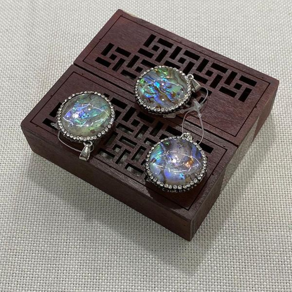 charms natural abalone shell crystal pendant round shape with diamonds suitable for creative jewelry accessories wholesale, Bronze;silver
charms natural abalone shell crystal pendant round shape with diamonds suitable for creative jewelry accessories wholesale, Bronze;silver