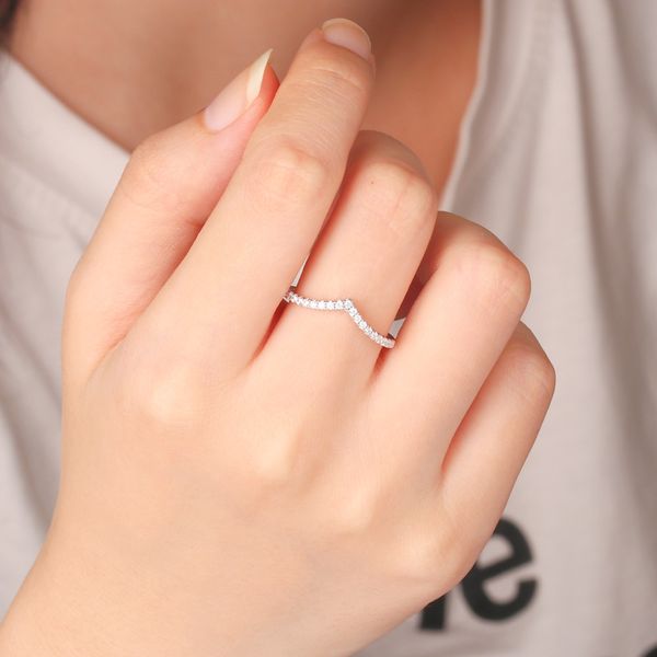 european and american fashion high-end tonglin korean fashion lady diamond-studded ring 925 silver half ring gang drill v word index finger
european and american fashion high-end tonglin korean fashion lady diamond-studded ring 925 silver half ring gang drill v word index finger