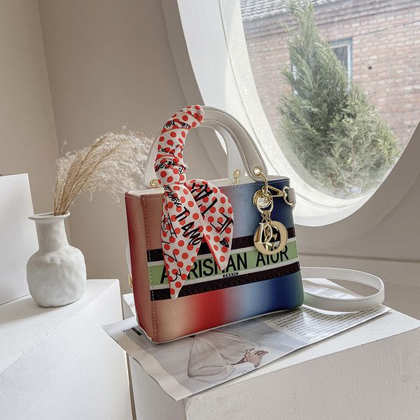 2021 new women's bag fashion canvas letter handbag net red texture color printing one shoulder messenger bag
2021 new women's bag fashion canvas letter handbag net red texture color printing one shoulder messenger bag