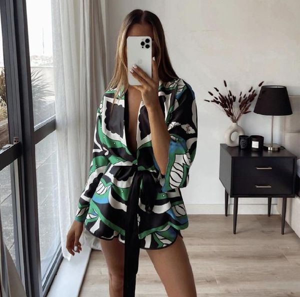 women's tracksuits rmsfe 2021 handsome mature commuter long sleeve lapel lace-up shirt + loose fashion printed pants 2 piec, Gray
women's tracksuits rmsfe 2021 handsome mature commuter long sleeve lapel lace-up shirt + loose fashion printed pants 2 piec, Gray