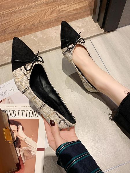 dress shoes the little black high pure and fresh with light mouth pointed single
dress shoes the little black high pure and fresh with light mouth pointed single