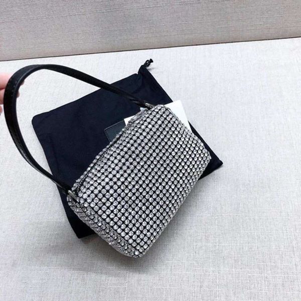 luxury designer new 2021 with leather one-shoulder armpit diamond bag fashion handbag chain messenger bag lady
luxury designer new 2021 with leather one-shoulder armpit diamond bag fashion handbag chain messenger bag lady