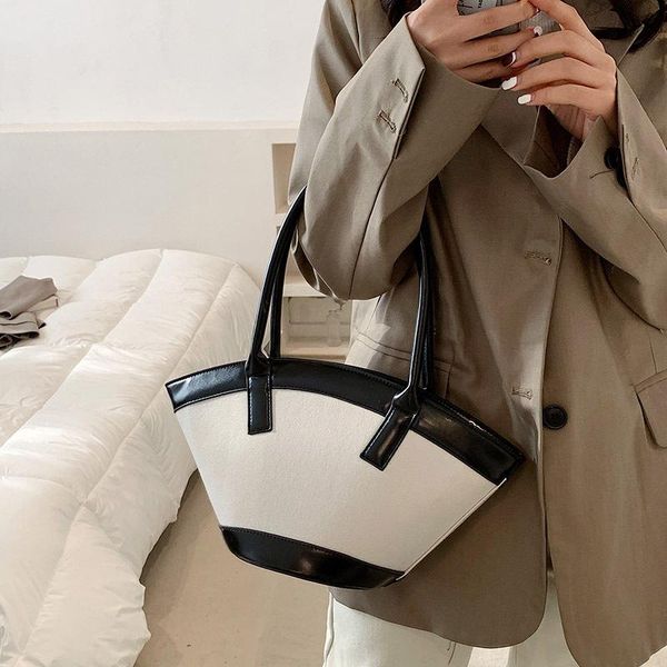 evening bags shell handbag female 2021 trendy autumn and winter fan-shaped shoulder bag texture fashion
evening bags shell handbag female 2021 trendy autumn and winter fan-shaped shoulder bag texture fashion