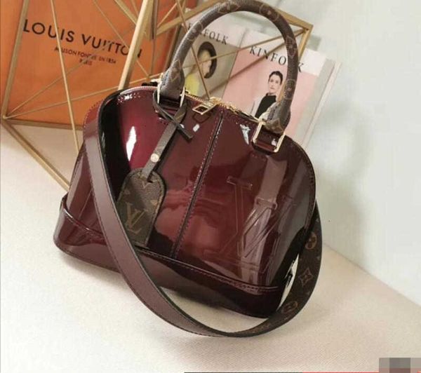 handles bag handbags brand totes bag designer wine red luxury iconic m54785 shoulder bags ladies cross body handbag shell clutches eveni
handles bag handbags brand totes bag designer wine red luxury iconic m54785 shoulder bags ladies cross body handbag shell clutches eveni
