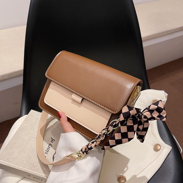 2022 black and white checkered contrast silk scarf bow fashion chain single shoulder bag armpit small square women's style, Black;red
2022 black and white checkered contrast silk scarf bow fashion chain single shoulder bag armpit small square women's style, Black;red