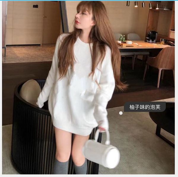 2021web celebrity female autumn winter new style with a sweater small fragrant wind round collar pullover sweater female bottom jacket loose, White;black 
2021web celebrity female autumn winter new style with a sweater small fragrant wind round collar pullover sweater female bottom jacket loose, White;black