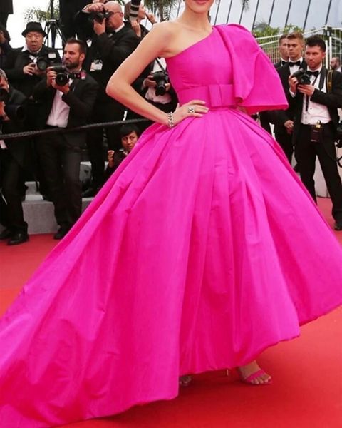 2021 new high low celebrity style luxurious prom one shoulder sleeveless sweep train taffeta with bow evening gowns vestidos 3h06, White;pink
2021 new high low celebrity style luxurious prom one shoulder sleeveless sweep train taffeta with bow evening gowns vestidos 3h06, White;pink