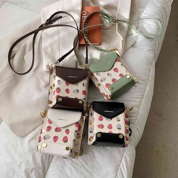 handbag small bag women's 2021 lovely strawberry printed square fashion korean version foreign style pu messenger mobile phone
handbag small bag women's 2021 lovely strawberry printed square fashion korean version foreign style pu messenger mobile phone