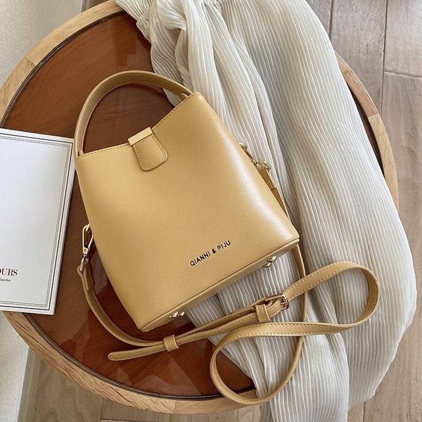shoulder bags brand designer woman 2021 trendy lady mini small bucket bag female pu leather fashion handbag girl
shoulder bags brand designer woman 2021 trendy lady mini small bucket bag female pu leather fashion handbag girl