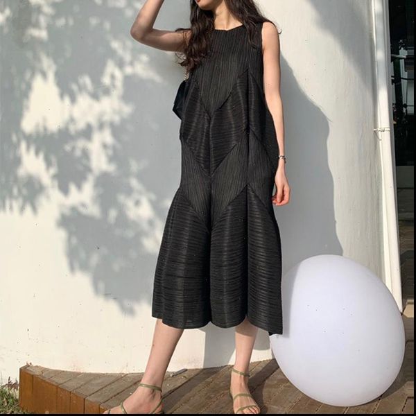 miyake pleated dress women dresses summer 2021 long pleated lantern dress large size loose sleeveless bud dress women sundresses, Black;gray
miyake pleated dress women dresses summer 2021 long pleated lantern dress large size loose sleeveless bud dress women sundresses, Black;gray